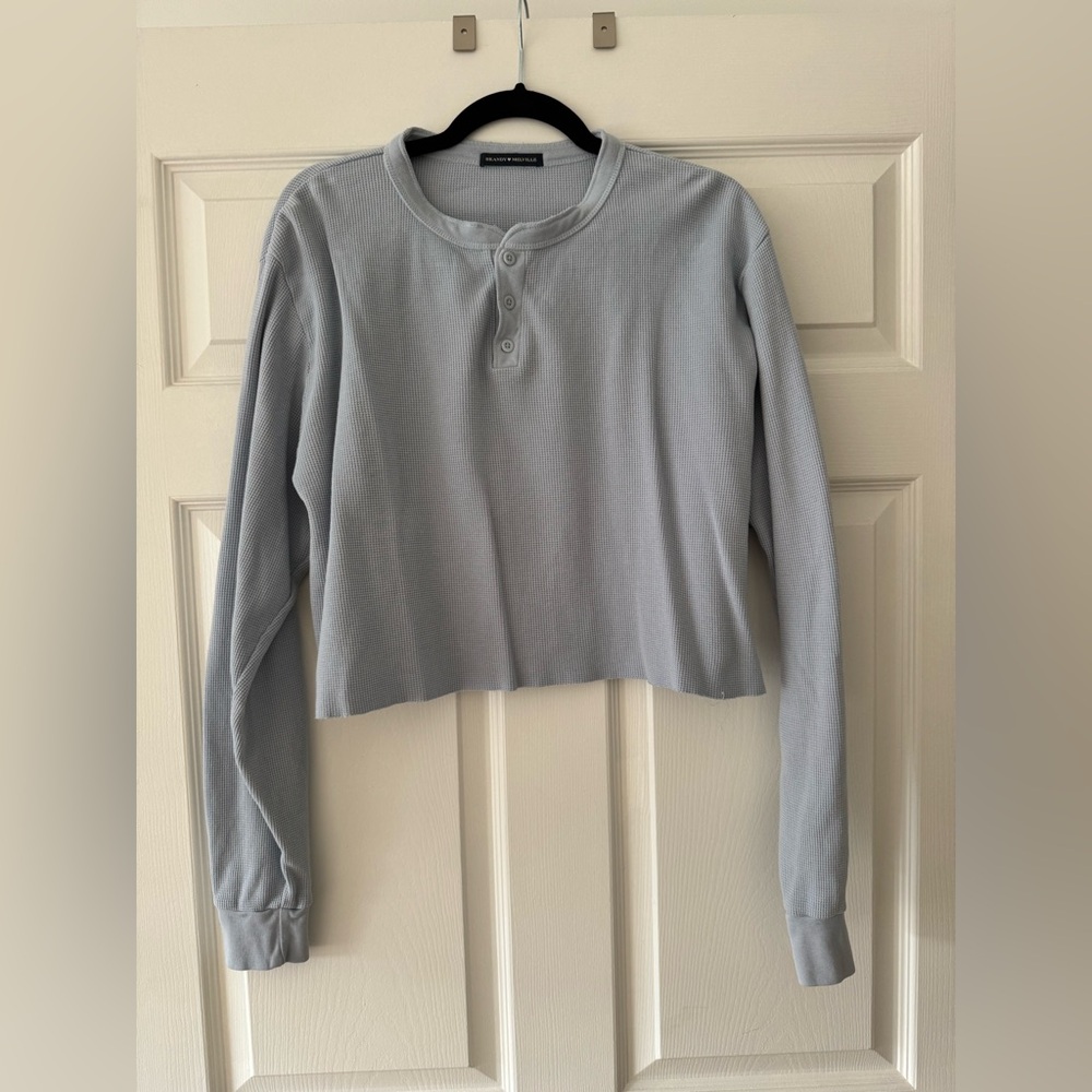 brandy melville cropped baby blue henley